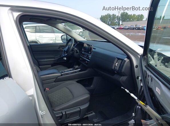 5N1DR3BC6SC207165 2025 NISSAN PATHFINDER Серебряный Вид салона спереди