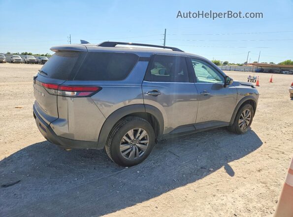 5N1DR3BCXSC200624 2025 NISSAN PATHFINDER Gray Trasero derecho