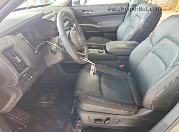 5N1DR3CC3SC257312 2025 NISSAN PATHFINDER Silver Front interior view