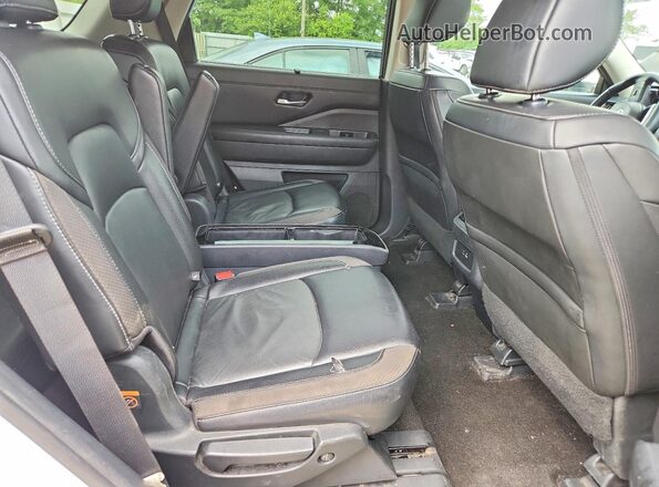 5N1DR3CD0RC284826 2024 NISSAN PATHFINDER White Rear interior view