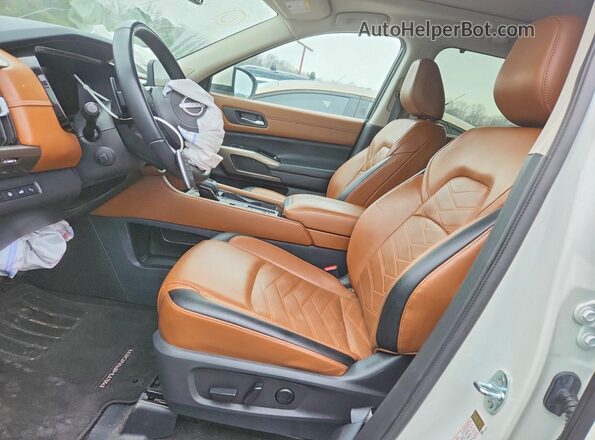 5N1DR3DG9PC201917 2023 NISSAN PATHFINDER Белый Вид салона спереди