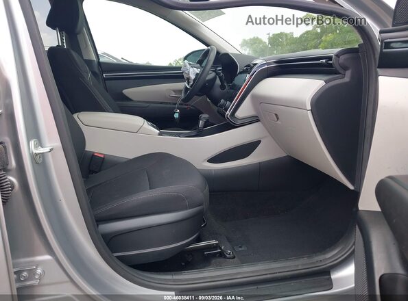 5NMJB3AE2NH136390 2022 HYUNDAI TUCSON Silver Widok wnętrza z przodu