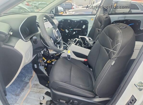 5NMJBCAE0NH122889 2022 HYUNDAI TUCSON White Vista interior delantera