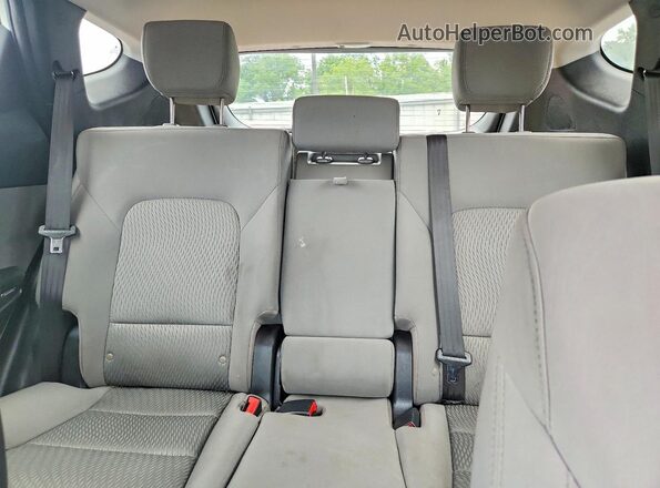 5NMZT3LB2JH073451 2018 HYUNDAI SANTA White Вид задніх сидінь