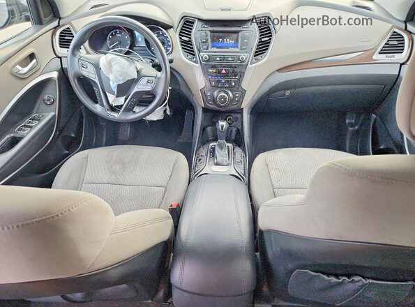 5NMZT3LB5HH026828 2017 HYUNDAI SANTA Black Widok deski rozdzielczej