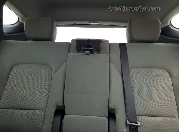 5NMZT3LB9HH044989 2017 HYUNDAI SANTA White Widok tylnych siedzeń