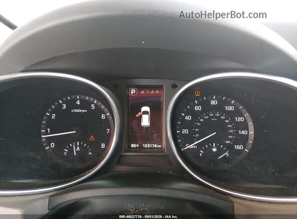 5NMZU3LB7HH043160 2017 HYUNDAI SANTA FE SPORT White Vista de los asientos traseros