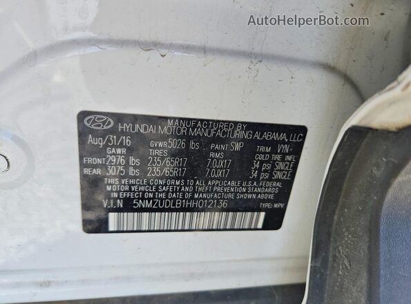 5NMZUDLB1HH012136 2017 HYUNDAI SANTA White VIN კოდის სტიკერის ხედი