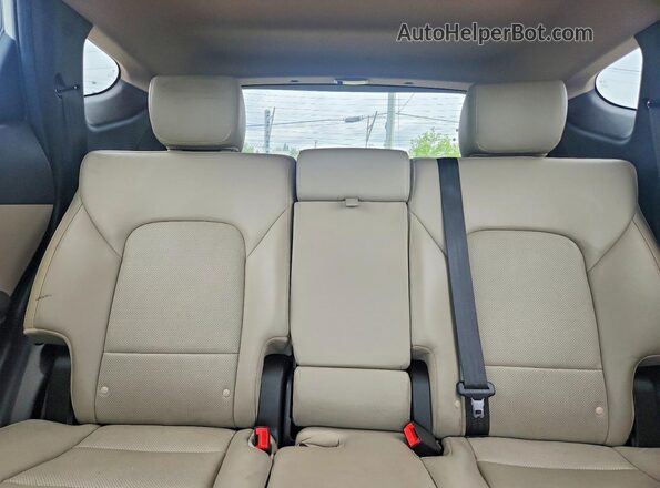 5NMZUDLB7JH096260 2018 HYUNDAI SANTA White Widok tylnych siedzeń