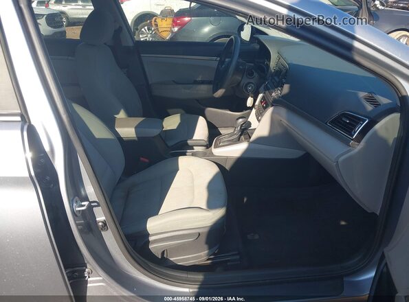 5NPD74LF1HH076006 2017 HYUNDAI ELANTRA Серый Вид салона спереди