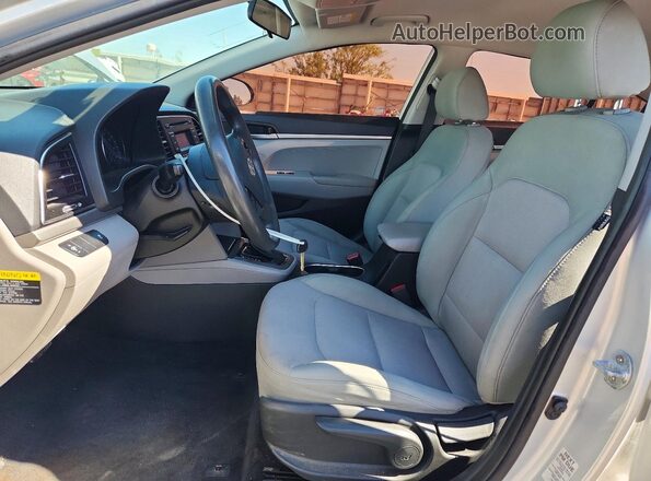 5NPD74LF1HH092772 2017 HYUNDAI ELANTRA Silver Սալոնի դիմացի տեսք
