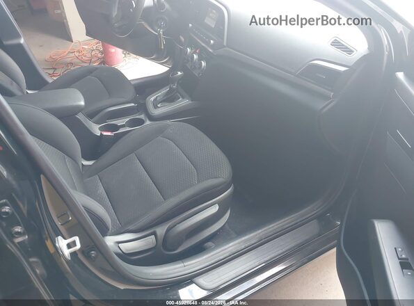 5NPD74LF3KH475863 2019 HYUNDAI ELANTRA Черный Вид салона спереди