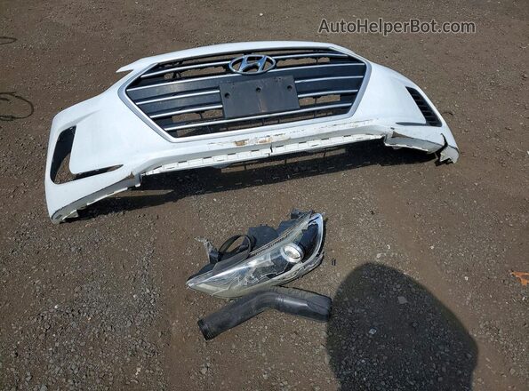 5NPD84LF0HH137956 2017 HYUNDAI ELANTRA White Engine compartment view