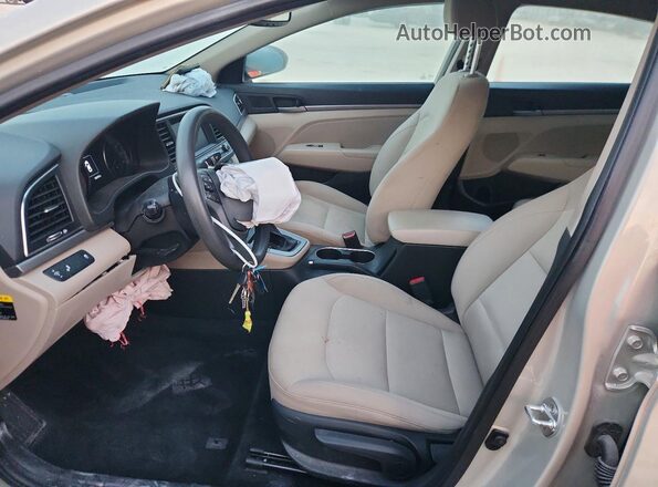 5NPD84LF1JH340747 2018 HYUNDAI ELANTRA Серебряный Вид салона спереди