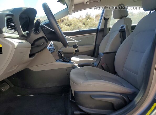 5NPD84LF1JH392718 2018 HYUNDAI ELANTRA Gray Front interior view