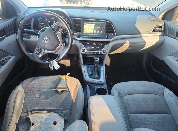 5NPD84LF2HH047997 2017 HYUNDAI ELANTRA Серебряный Вид панели приборов