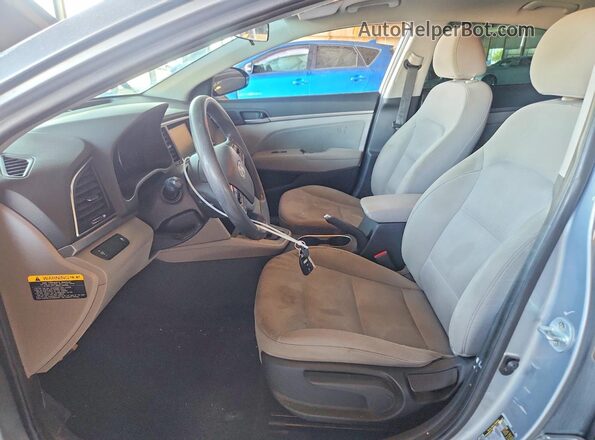 5NPD84LF2HH107776 2017 HYUNDAI ELANTRA Серый Вид салона спереди