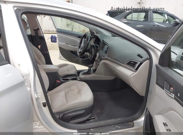 5NPD84LF2HH162616 2017 HYUNDAI ELANTRA Silver Widok wnętrza z przodu