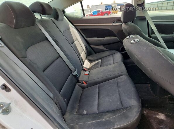 5NPD84LF2JH318210 2018 HYUNDAI ELANTRA White Widok tylnych siedzeń