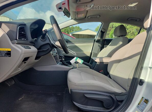 5NPD84LF2JH365558 2018 HYUNDAI ELANTRA Silver წინა სალონის ხედი