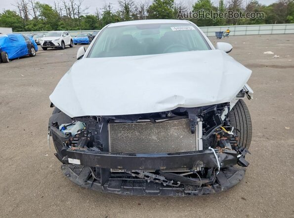 5NPD84LF3JH329345 2018 HYUNDAI ELANTRA Белый Вид спереди
