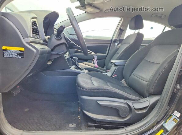 5NPD84LF4JH225589 2018 HYUNDAI ELANTRA Black Вид салону спереду
