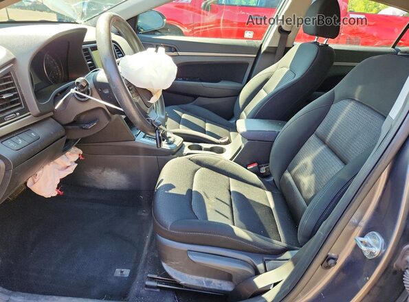 5NPD84LF4JH372981 2018 HYUNDAI ELANTRA Gray Вид салону спереду