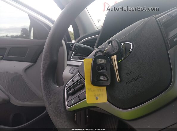 5NPD84LF7HH097648 2017 HYUNDAI ELANTRA White წინა პანელის ხედი