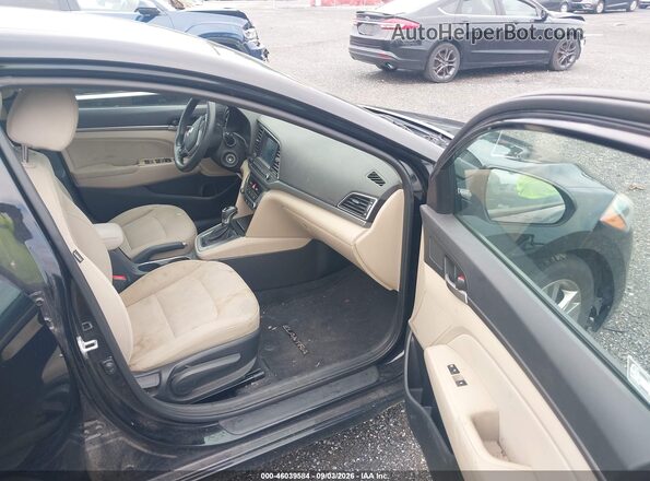 5NPD84LF8HH168386 2017 HYUNDAI ELANTRA Black Вид салону спереду