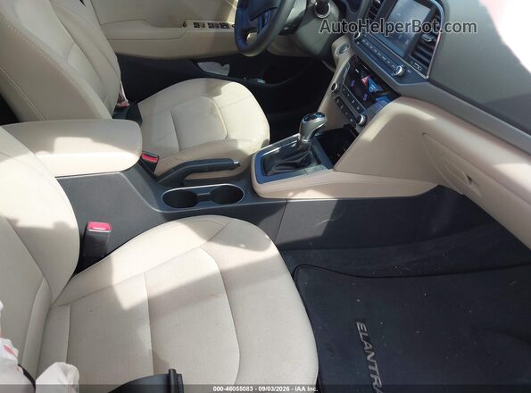 5NPD84LF8HH209664 2017 HYUNDAI ELANTRA Черный Вид салона спереди