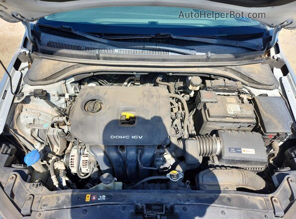 5NPD84LF8JH344052 2018 HYUNDAI ELANTRA Silver Rear interior view
