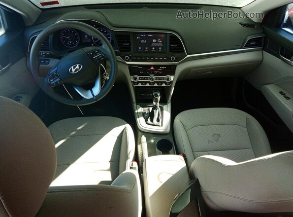 5NPD84LF8LH543332 2020 HYUNDAI ELANTRA Red Dashboard view