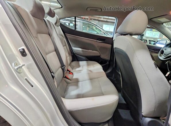 5NPD84LF9JH366870 2018 HYUNDAI ELANTRA Silver Rear interior view