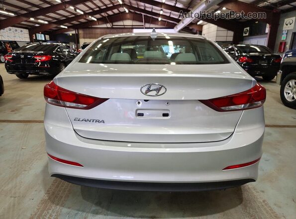 5NPD84LF9JH366870 2018 HYUNDAI ELANTRA Silver Front interior view