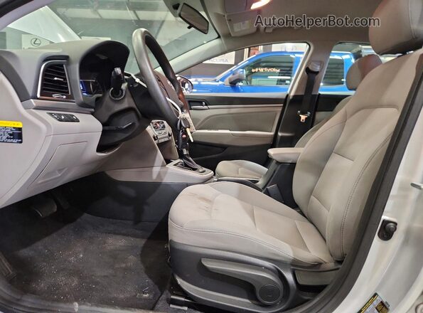5NPD84LF9JH366870 2018 HYUNDAI ELANTRA Silver Dashboard view