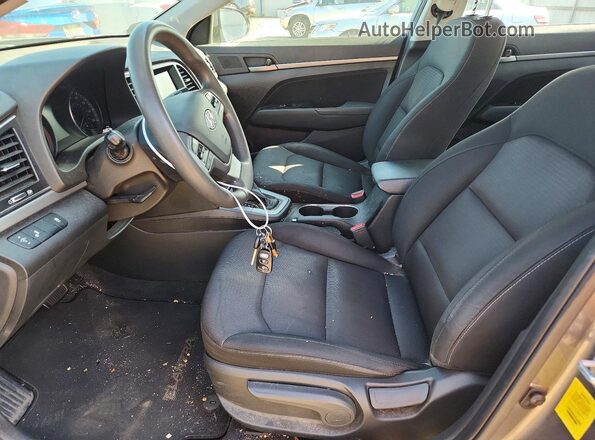 5NPD84LFXJH278832 2018 HYUNDAI ELANTRA Silver Вид салону спереду