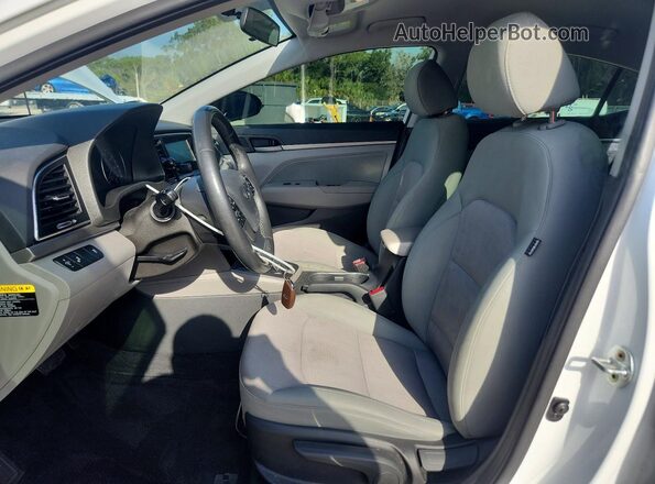 5NPD94LAXHH090470 2017 HYUNDAI ELANTRA White Front interior view