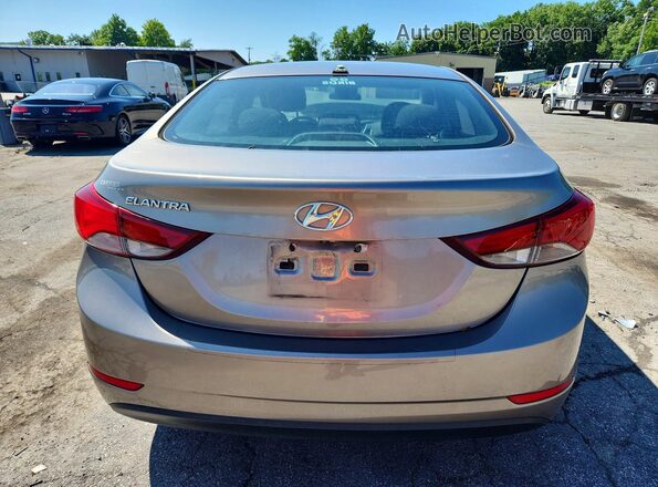 5NPDH4AE1GH668074 2016 HYUNDAI ELANTRA Золотой Вид сзади