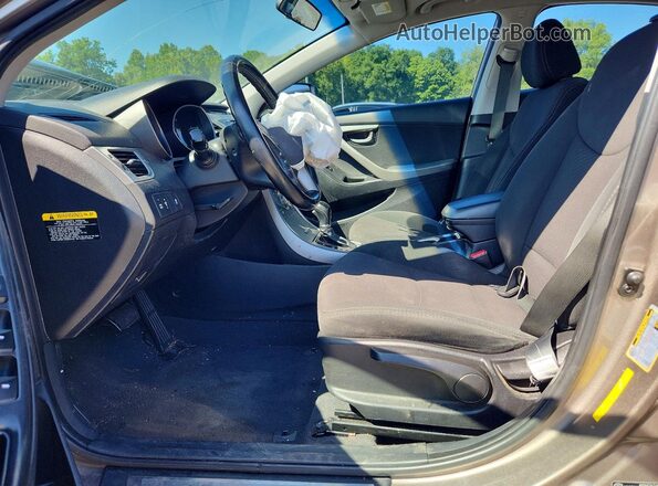 5NPDH4AE1GH668074 2016 HYUNDAI ELANTRA Золотой Вид салона спереди