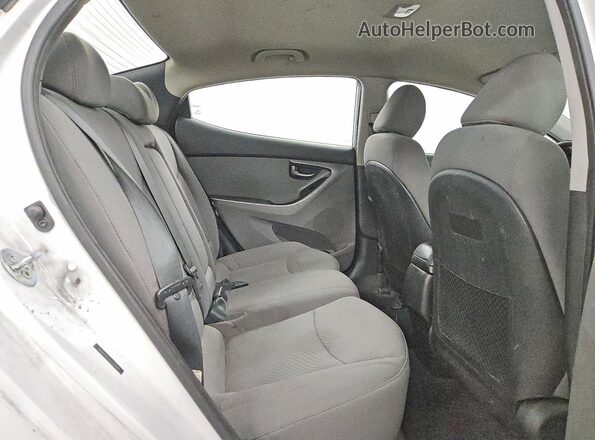 5NPDH4AE1GH728449 2016 HYUNDAI ELANTRA White Widok tylnych siedzeń