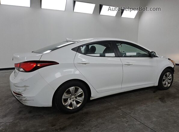 5NPDH4AE1GH728449 2016 HYUNDAI ELANTRA White 
