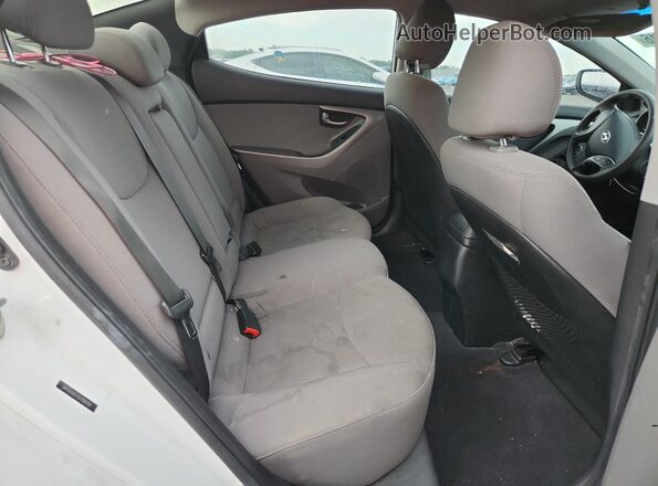 5NPDH4AE1GH780499 2016 HYUNDAI ELANTRA White უკანა სავარძლების ხედი