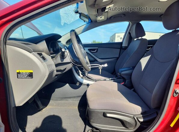 5NPDH4AE2GH668651 2016 HYUNDAI ELANTRA Красный Вид салона спереди