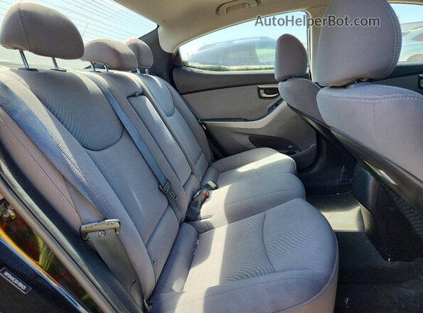 5NPDH4AE2GH786425 2016 HYUNDAI ELANTRA Black Widok tylnych siedzeń