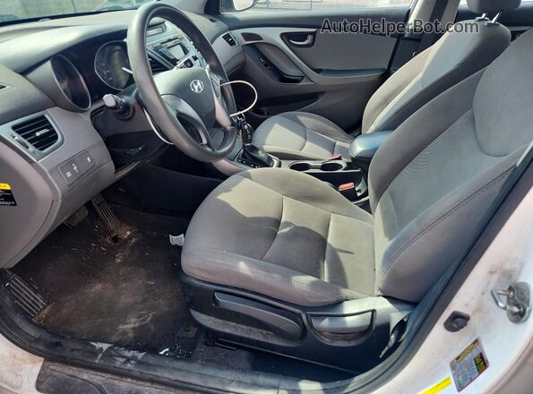 5NPDH4AE3GH701544 2016 HYUNDAI ELANTRA White Front interior view