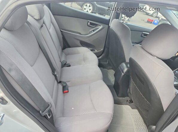 5NPDH4AE3GH701950 2016 HYUNDAI ELANTRA Silver Widok tylnych siedzeń