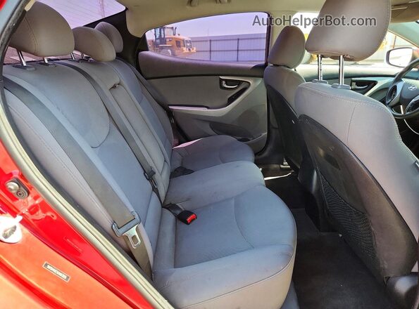 5NPDH4AE5GH663055 2016 HYUNDAI ELANTRA Red Հետևի նստատեղերի տեսք