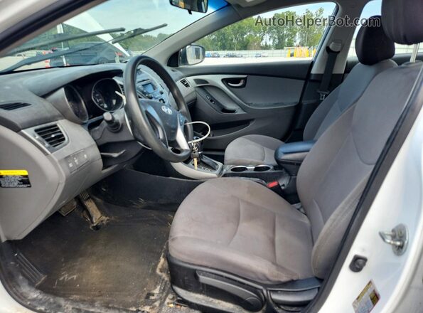 5NPDH4AE5GH727949 2016 HYUNDAI ELANTRA Белый Вид салона спереди