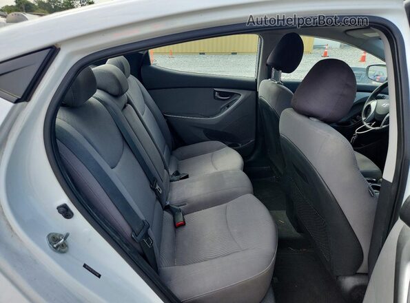 5NPDH4AE5GH727949 2016 HYUNDAI ELANTRA Белый Вид задних сидений