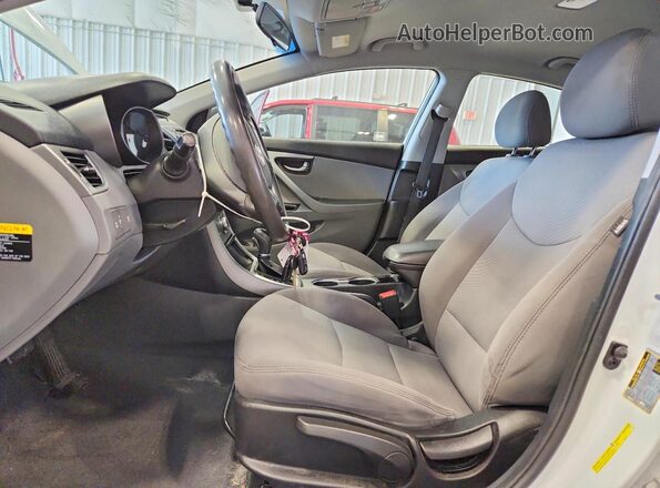 5NPDH4AE6GH679815 2016 HYUNDAI ELANTRA White Front interior view